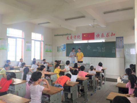 小班班会进行班干部竞选